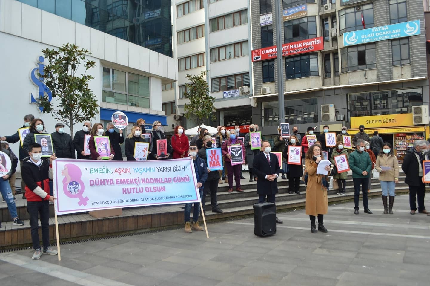 Akar, “Hepimizin Dünya Emekçi Kadınlar Günü kutlu olsun!”