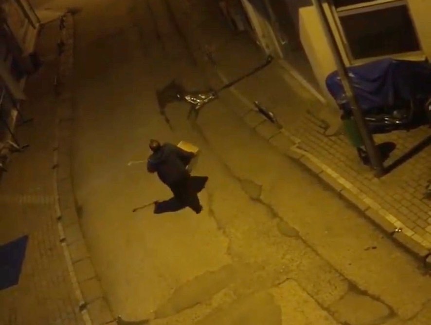 ramazanda maniler söyleyerek uyandırıyorlar