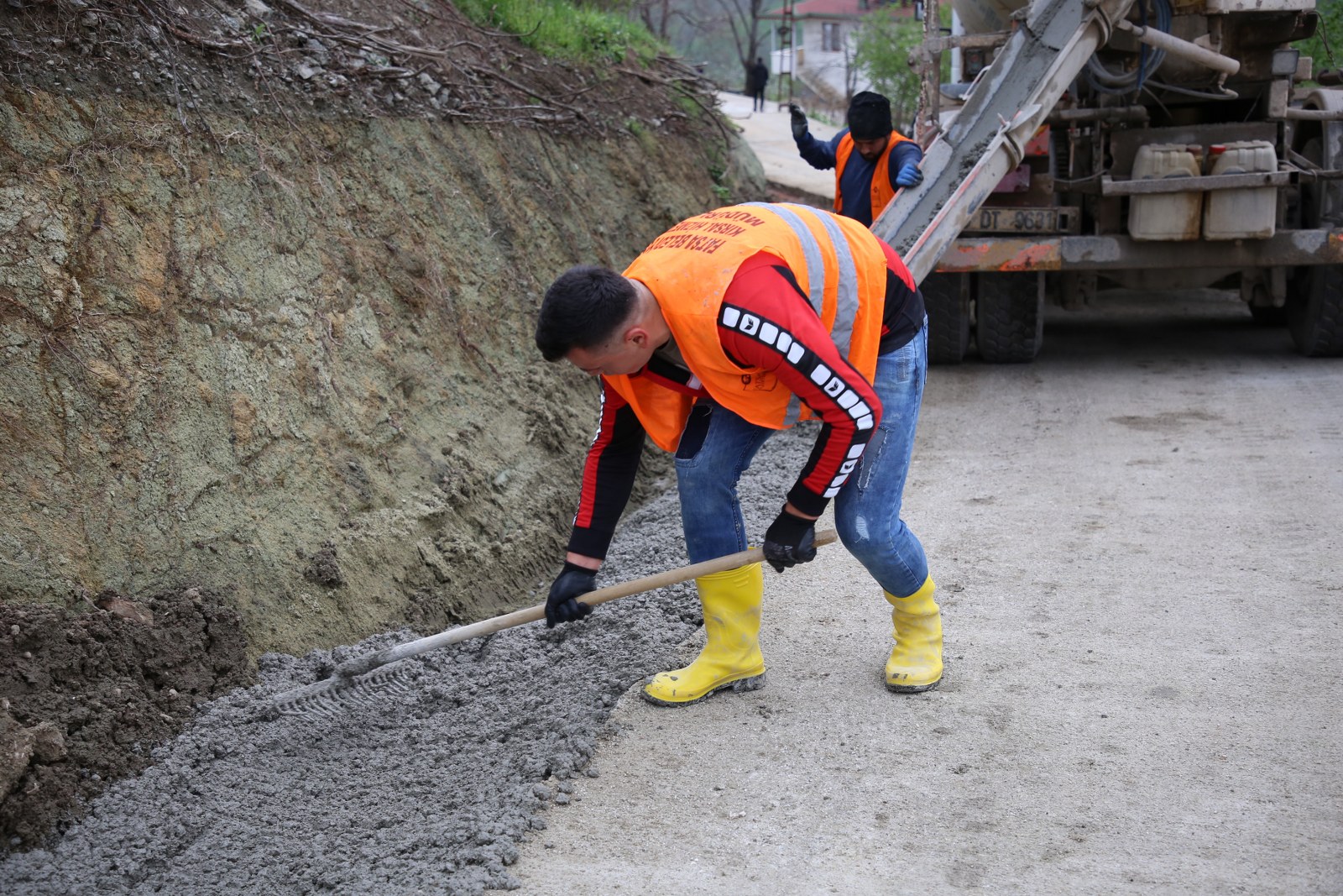 Fatsa’da konforlu beton yolların V kanal çalışması başladı