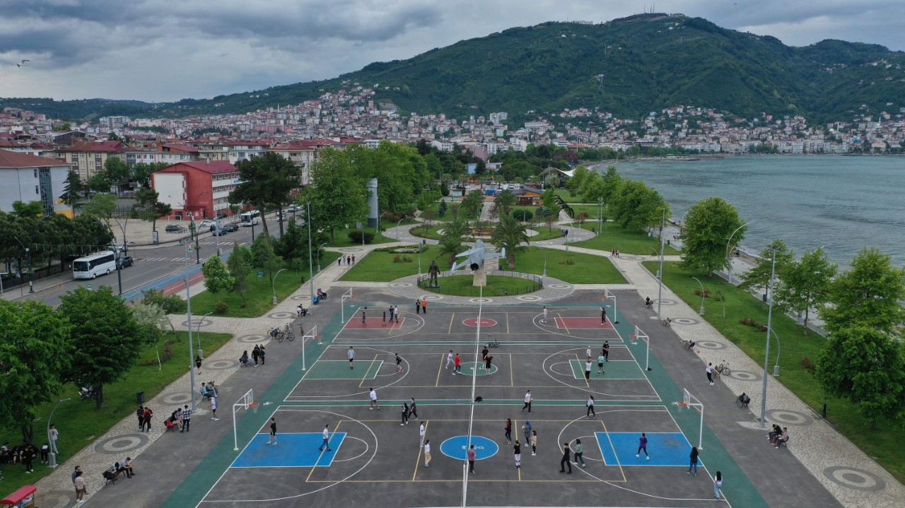 BÜYÜKŞEHİR’DEN 16 İLÇEYE YENİ SPOR SAHASI