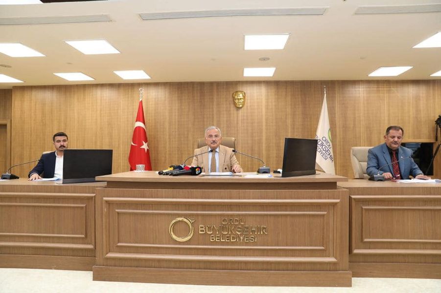 30 AYDA 2 MİLYARLIK YATIRIMA İMZA ATILDI
