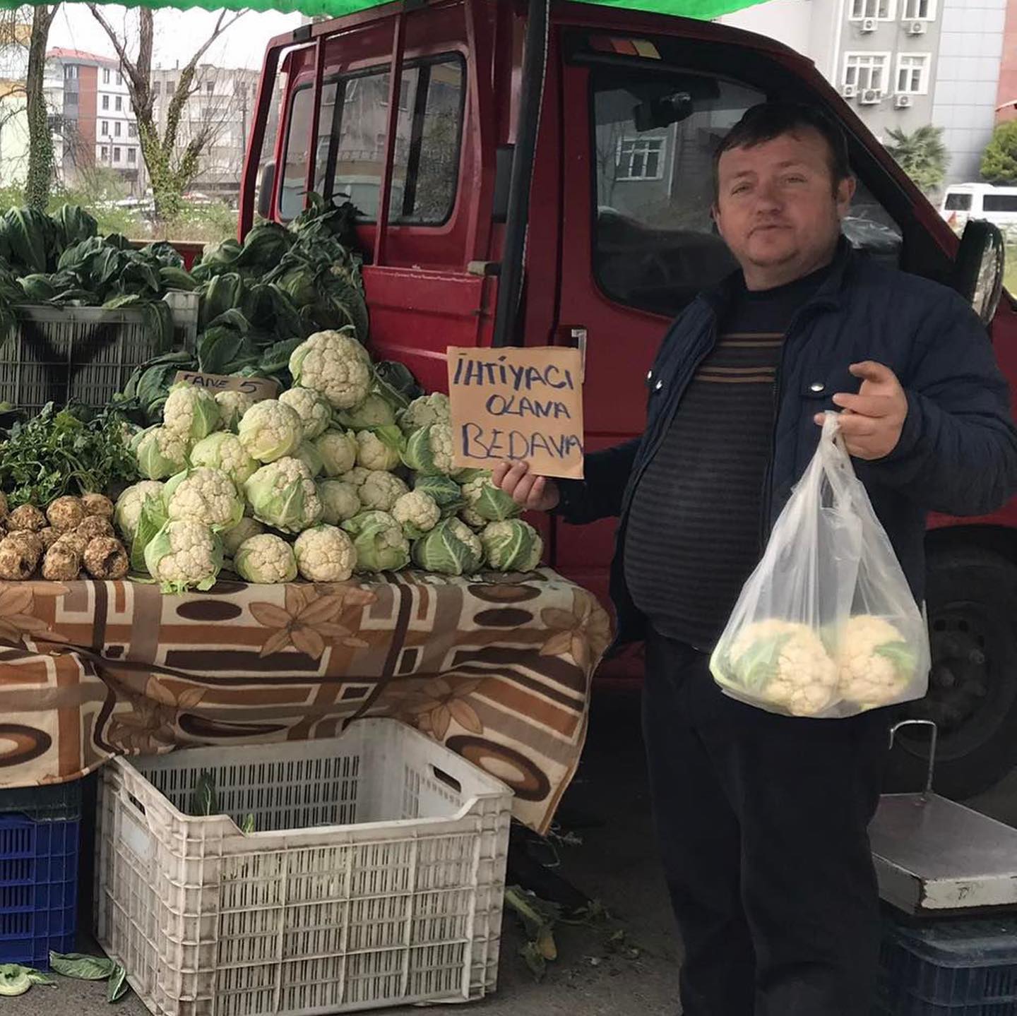 Pazarcı esnafından örnek hareket