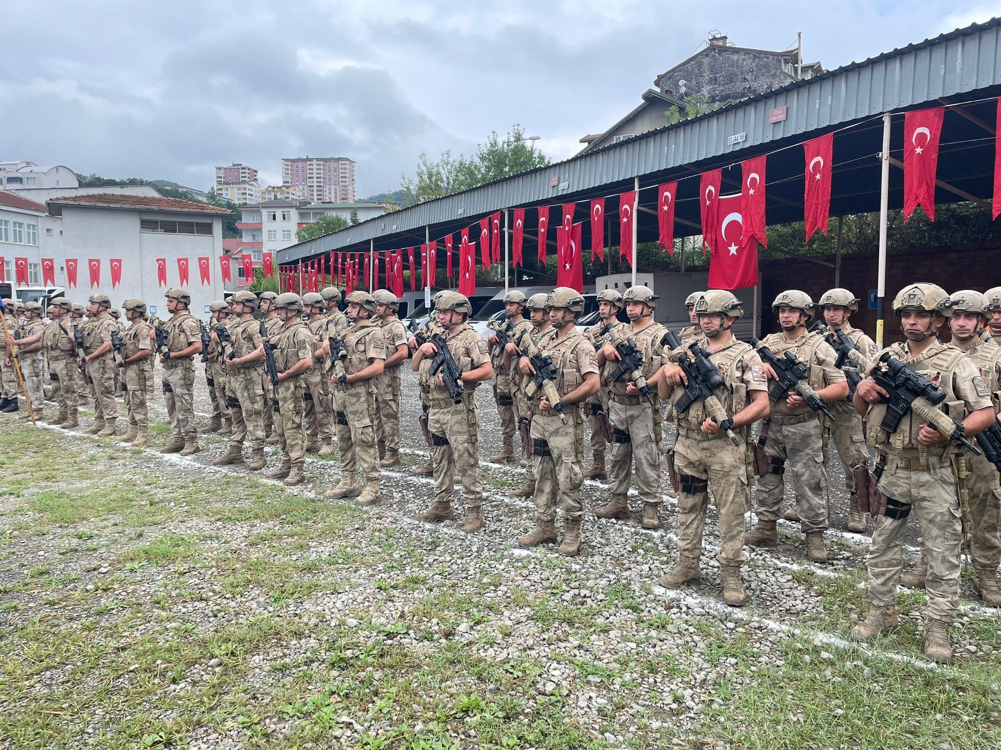 “Suriye Görev Gücü”nde yer alacak  Fatsa ilçesindeki komandolar, görev yerlerine doğru yola çıktı.