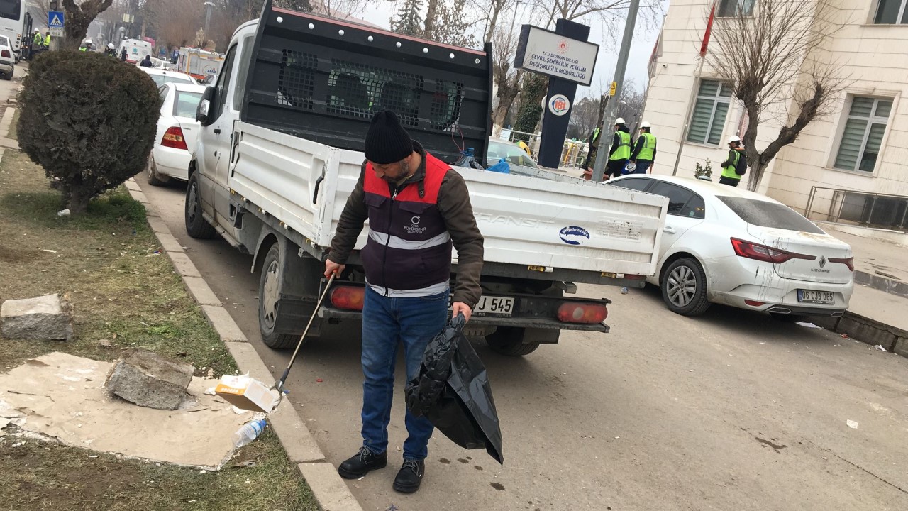 DEPREM BÖLGESİNDE TEMİZLİK SEFERBERLİĞİ