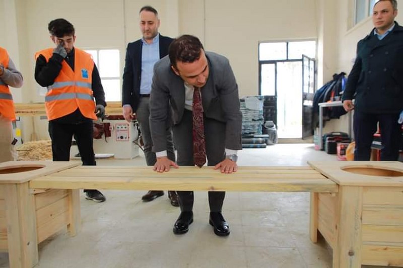 GAYEMİZ, KENT MOBİLYALARINI GENÇLERİMİZLE ÜRETEREK ATÖLYEYİ FABRİKA’YA DÖNÜŞTÜRMEK