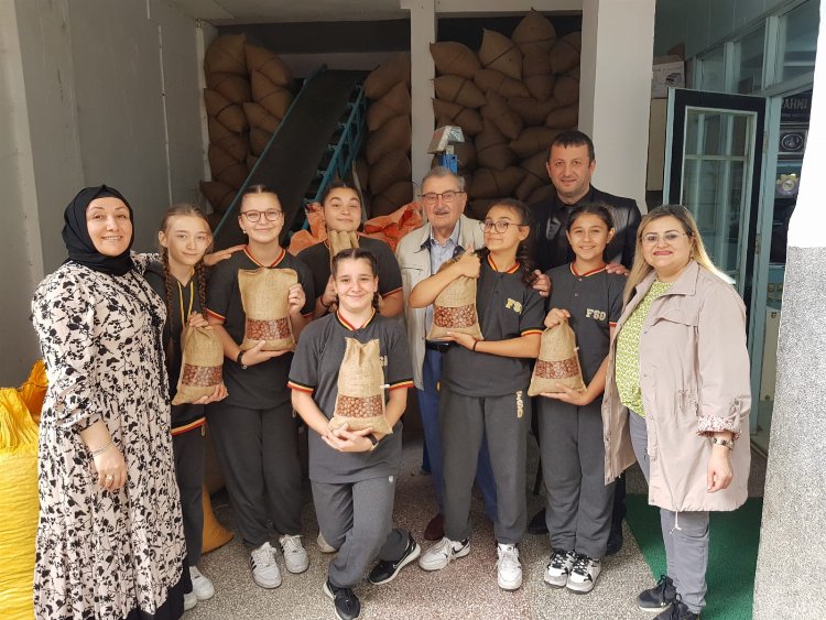 SAKARYA ORTAOKULUNDA GÖZ YAŞARTAN DAYANIŞMA