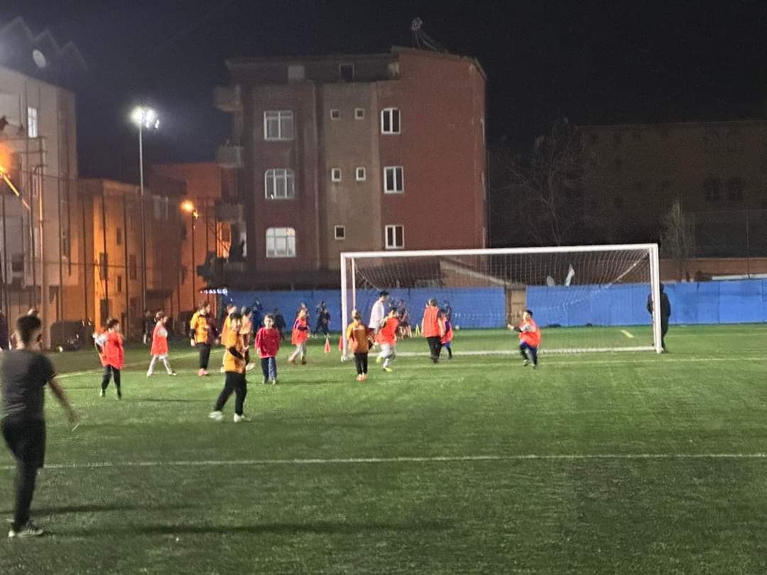 AYNI ANDA 4 TAKIMIN İDMAN YAPTIĞI FATSA EK SAHASI