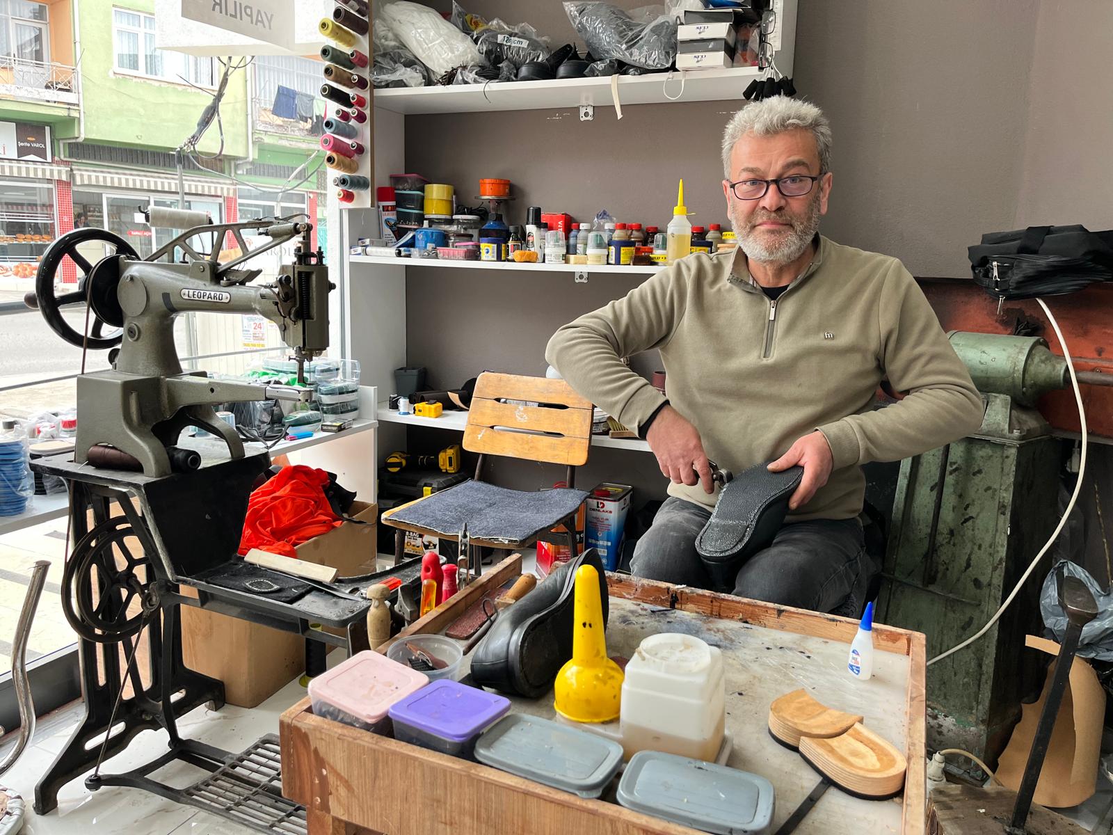 Kaybolan Mesleğin Yaşayan Ustası Muhammet Günaydın, Yarım Asırdır Ayakkabılara Hayat Veriyor