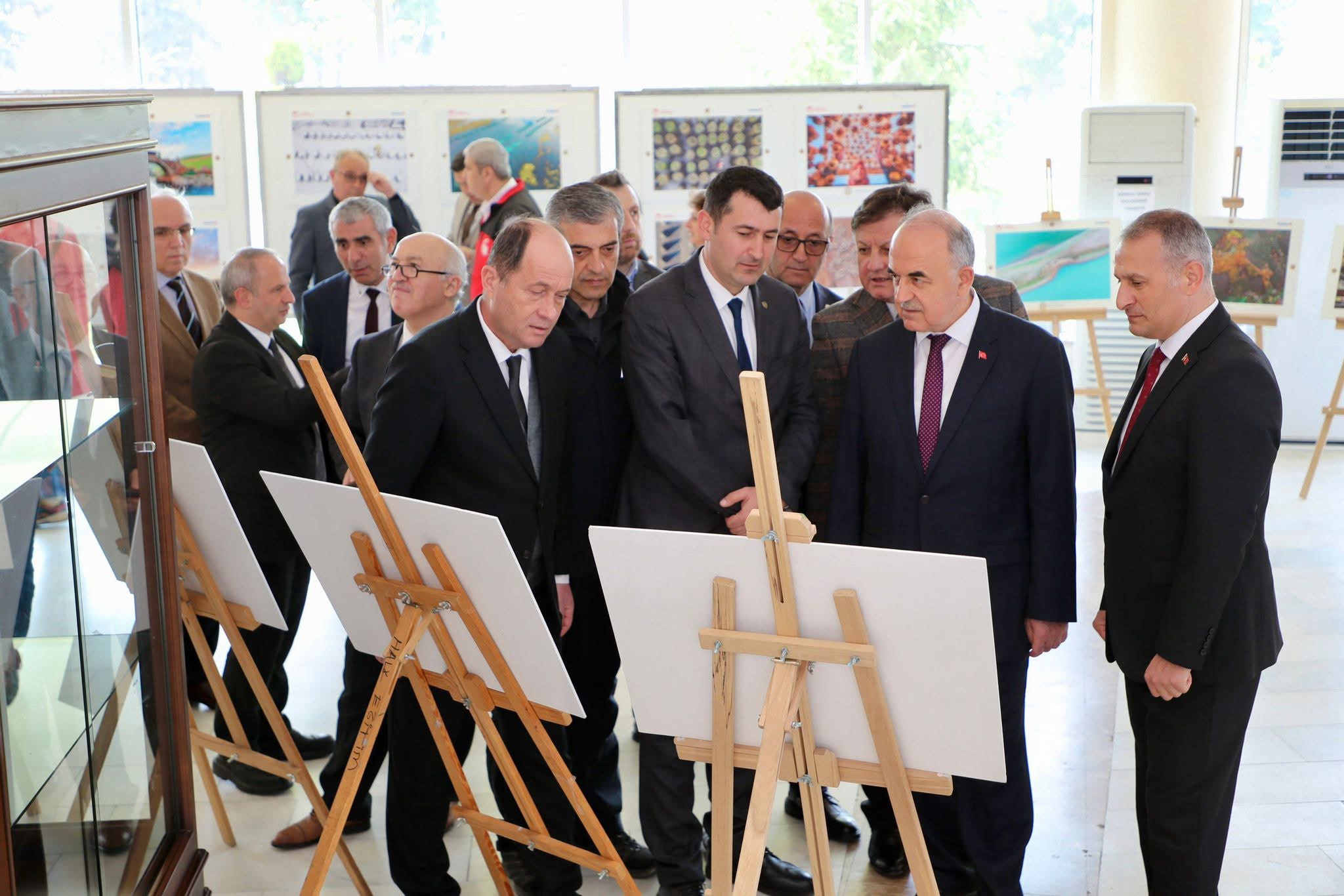 Vali Erol, “Uluslararası Tarım Orman ve İnsan” Konulu Fotoğraf Sergisinin Açılışına Katıldı